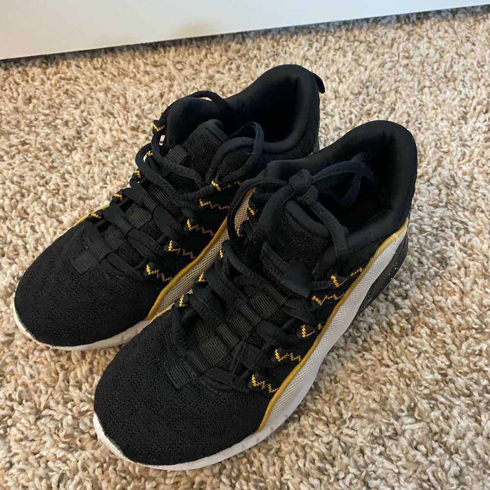 Shaq boys Black and gold basketball sneakers